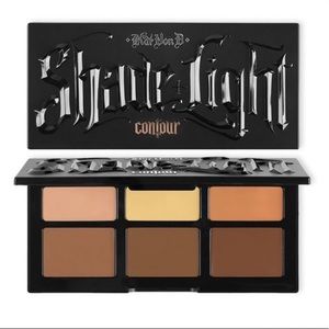 Kat Vin D contouring palette shade + Light creme